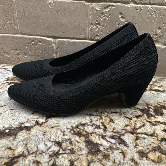 Eileen Fisher Kiss Stretch Knit Pump in Black size 8 EUC - Picture 3 of 6